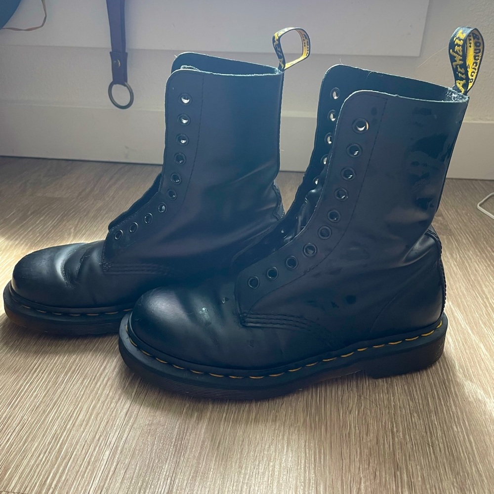 Doc Martens 1490 10-eye size 6